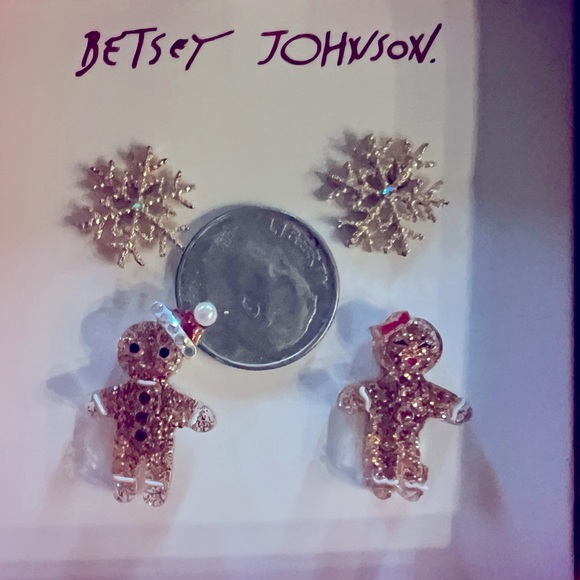 New Betsey Johnson Gingerbread  And Snowflake stud Earrings - Picture 8 of 12